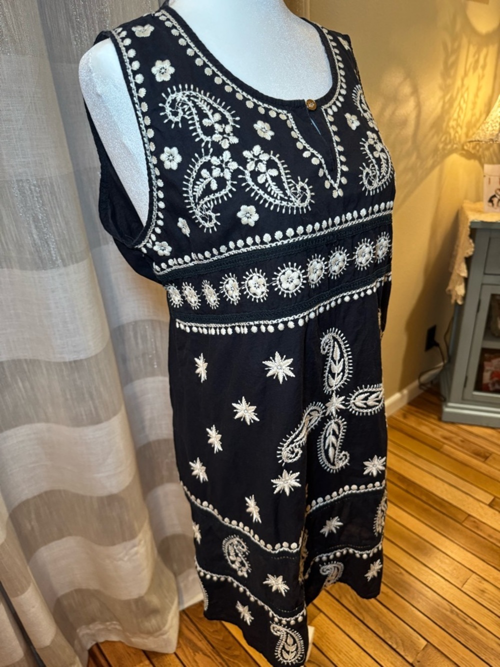 Sleeveless Black Mini Dress with White Embroidered Paisley Detail - Picture 2 of 8
